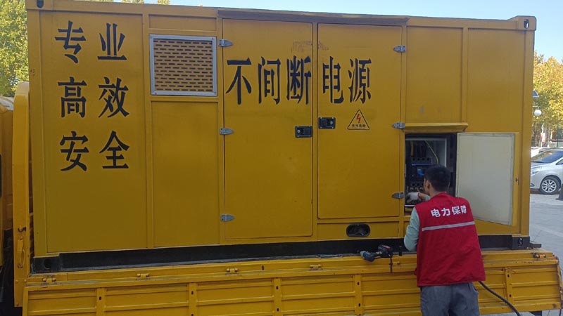 石峰柴油发电机组和UPS电源配合使用时，如何避免切换过程中的电力中断？